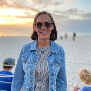 Meet your Posher, Deborah defelice